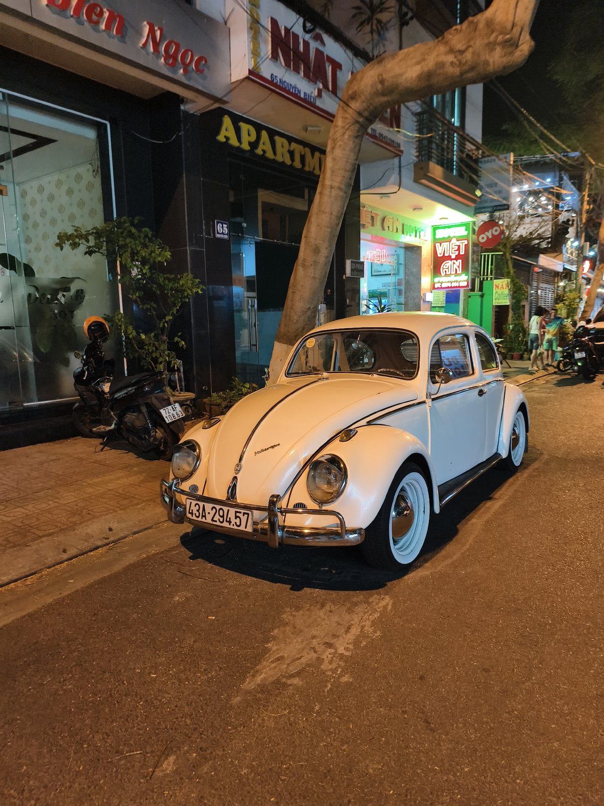 White Volkswagen Beetle spotted parked in Bac Nha Trang Ward