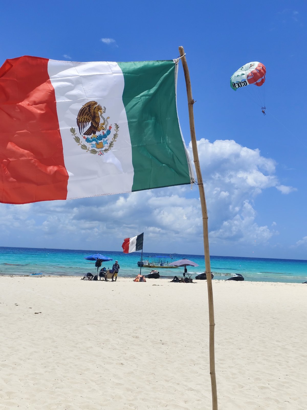 Routine beach day documented at Playa del Carmen resort