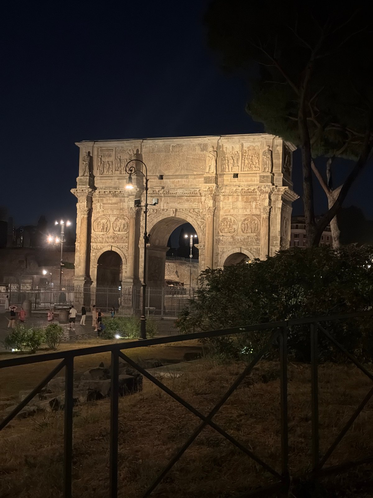 A night out through the monuments and streets of Rome