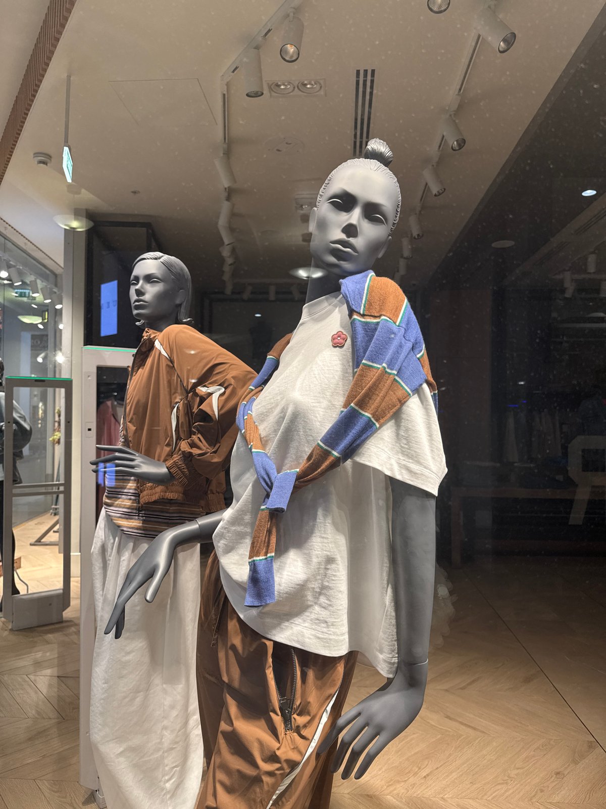 Window shopping through a Moscow mall on a summer evening