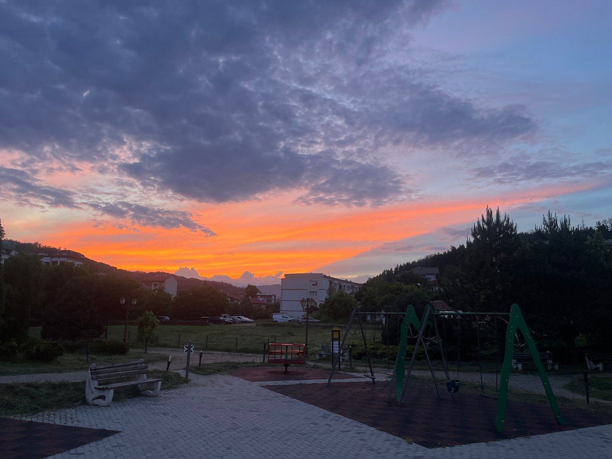 Zlatograd park witnesses capture dramatic sunset scenes over playground