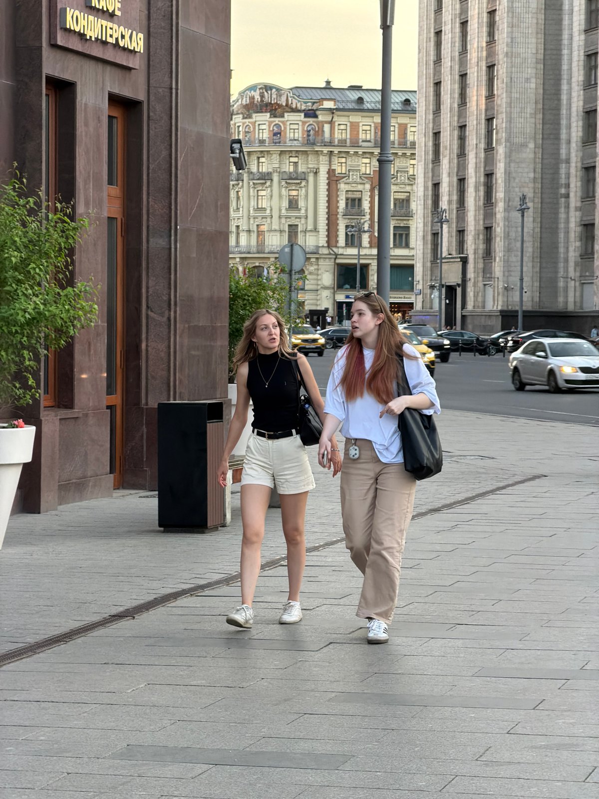 Casual Moscow street scenes captured during afternoon hours