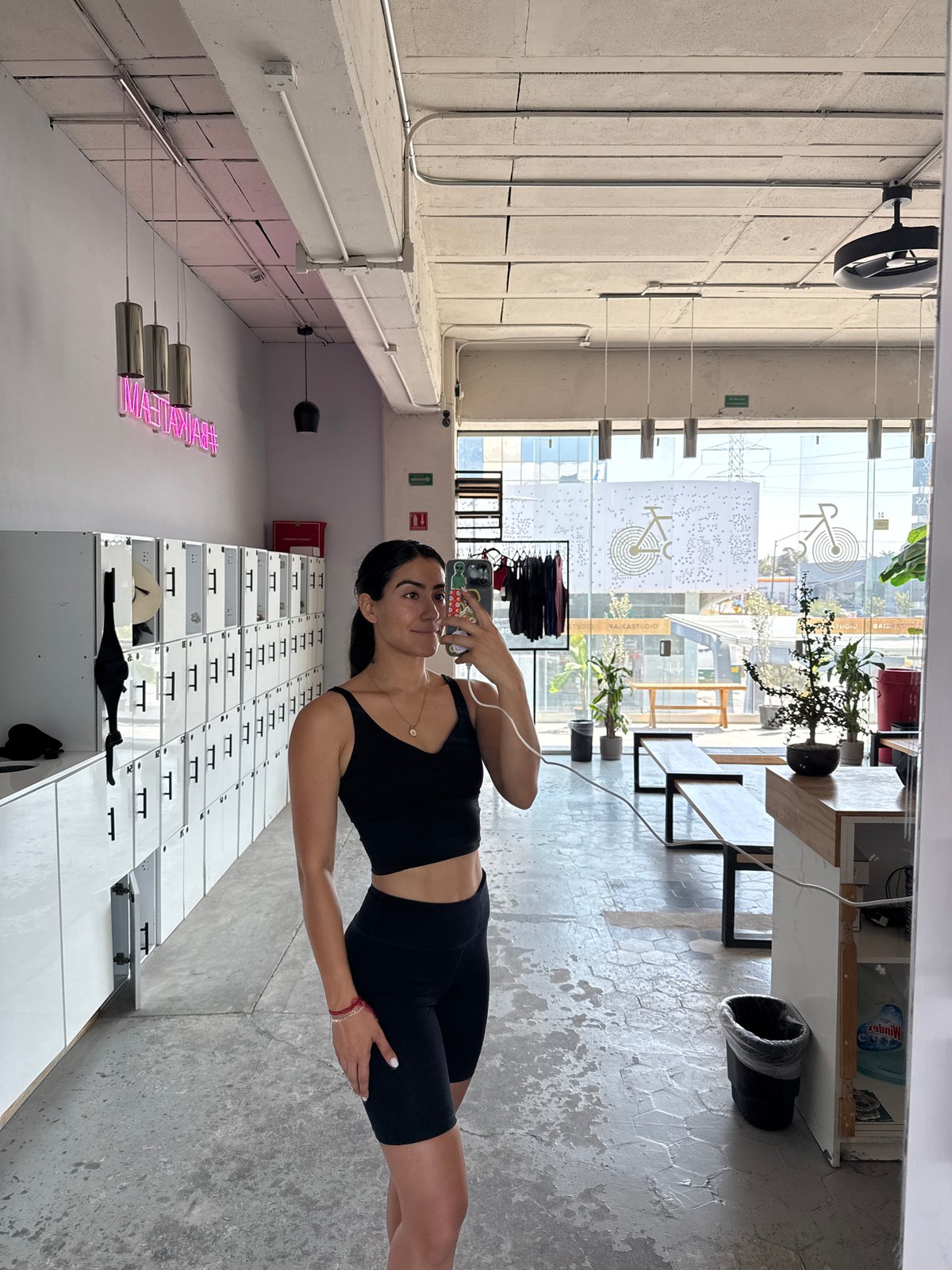 Woman takes gym selfie in Puebla fitness facility