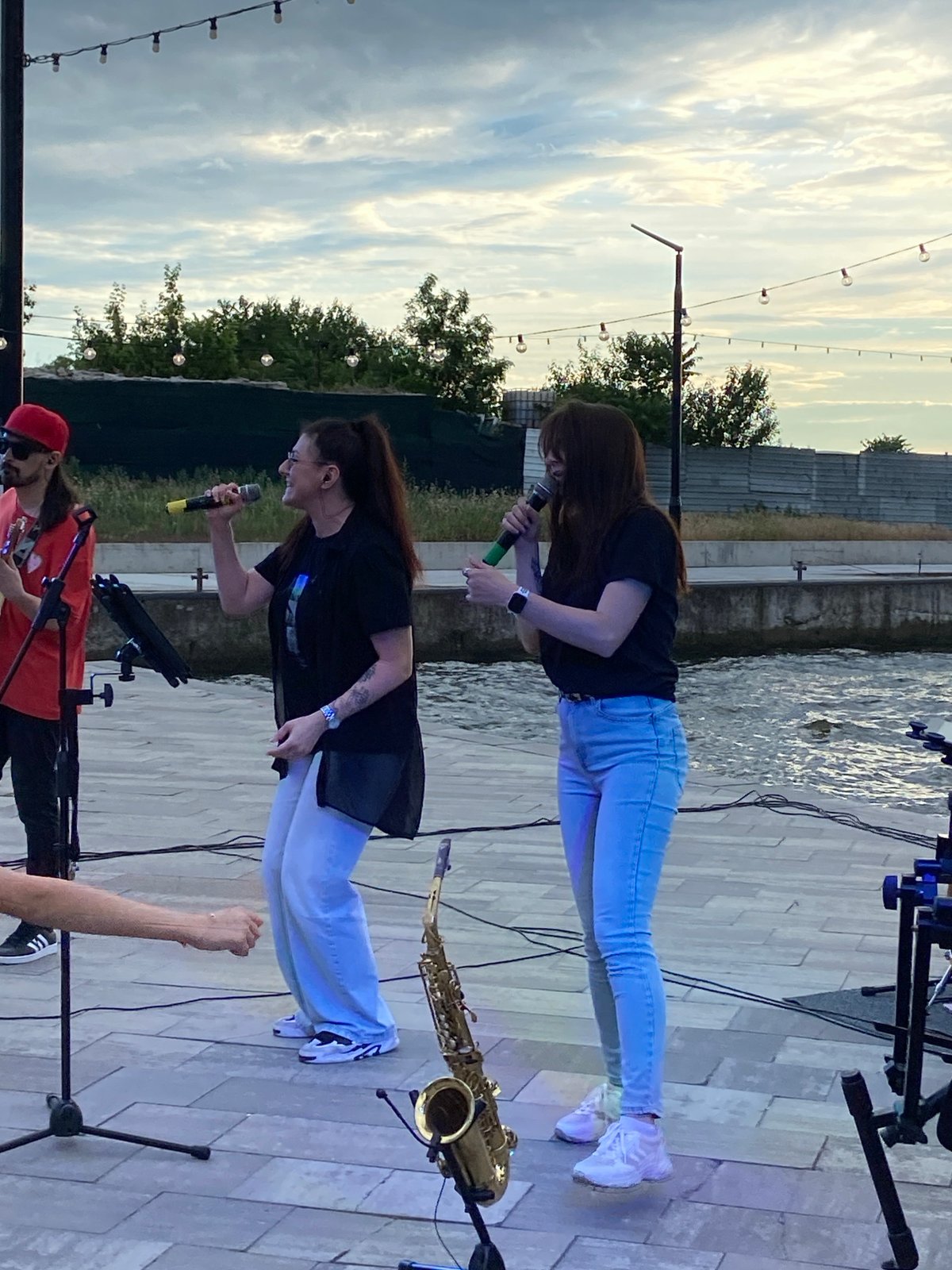 Waterfront sunset concert draws crowd to pier performance