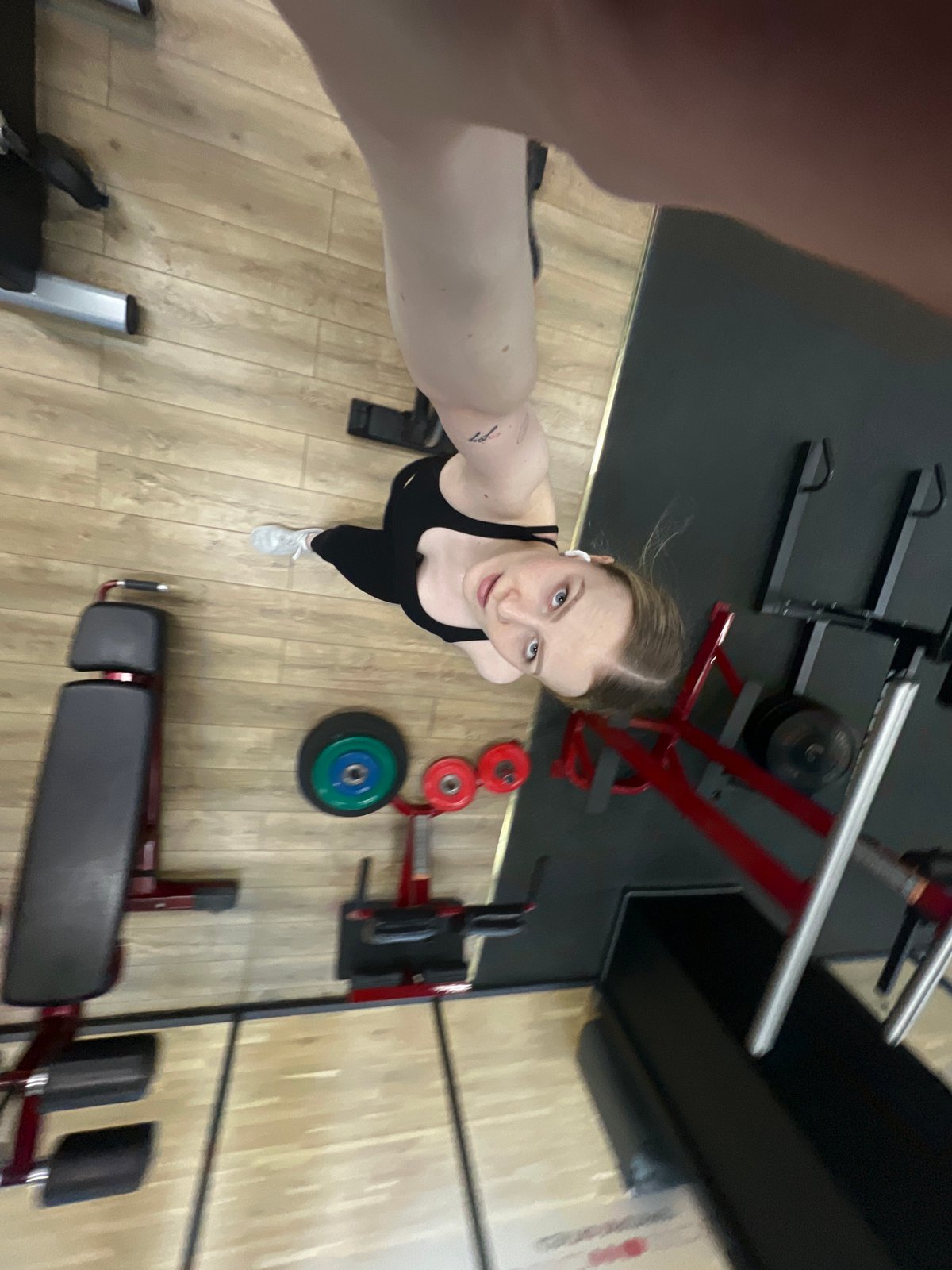 Woman takes gym selfie in Khimki fitness center