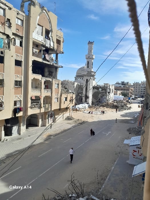 Witnesses document widespread destruction, civilian movement in Khan Yunis