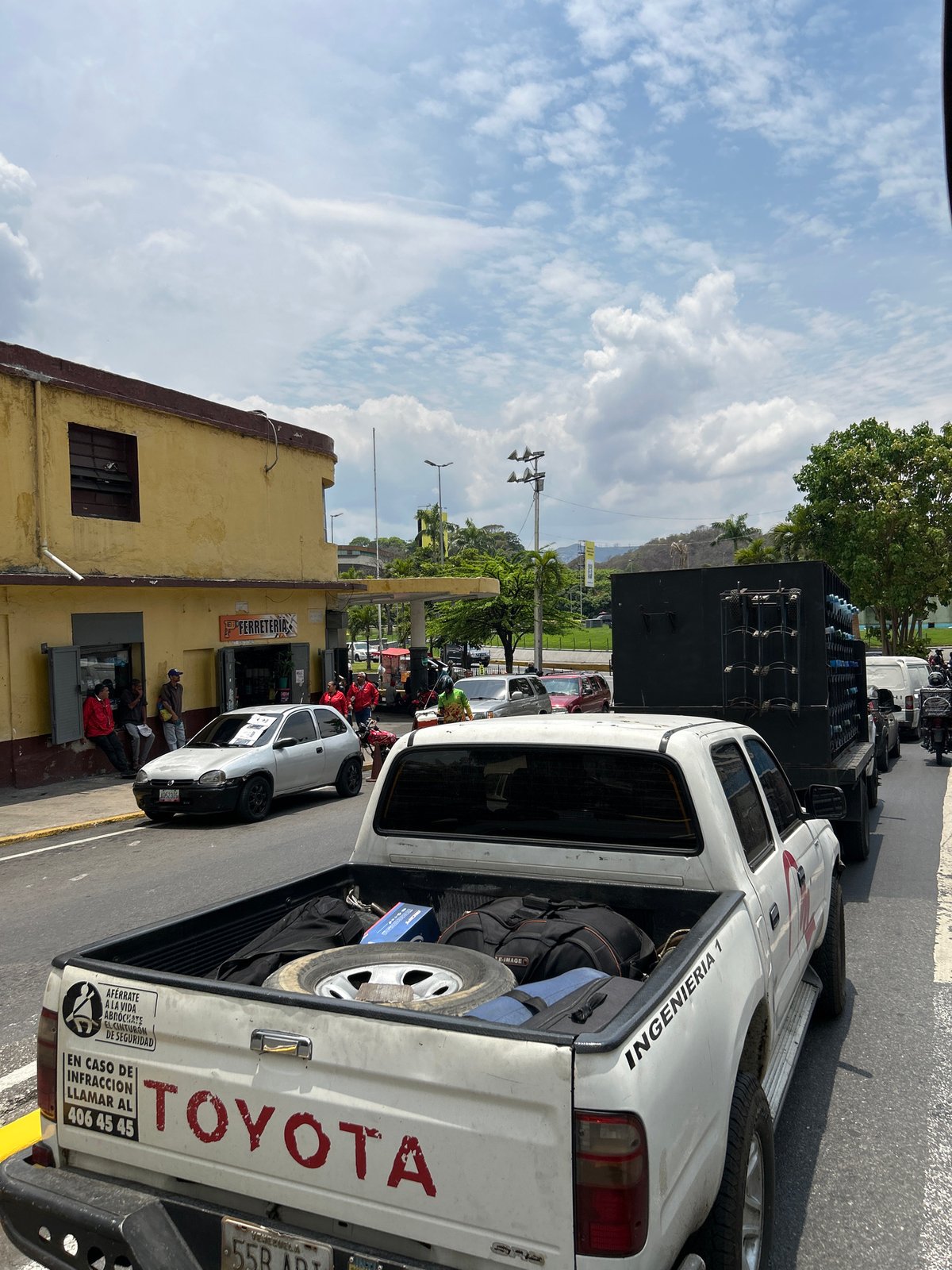 Vehicle transport and street activity observed in Caracas