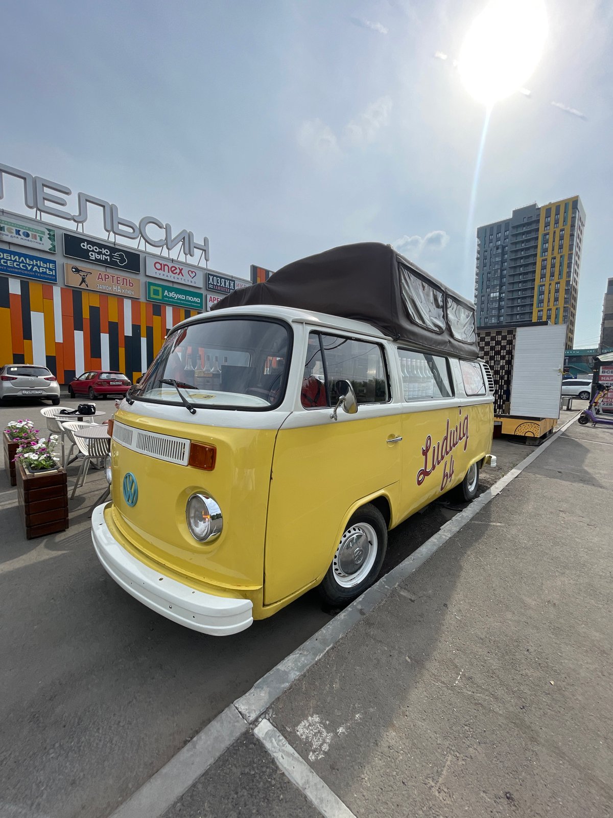 Vintage VW van food truck spotted in Krasnoyarsk