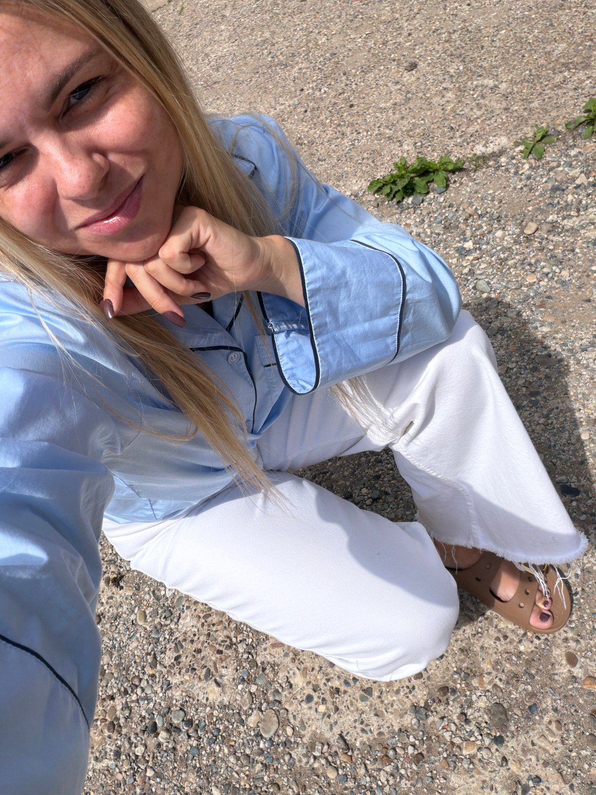 Woman takes outdoor selfies in pajamas in Votkinsk