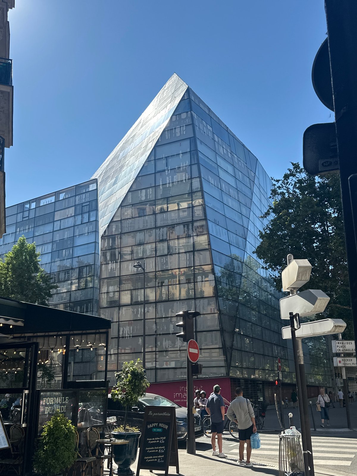 Sunny afternoon stroll through a Montparnasse-area Paris neighborhood