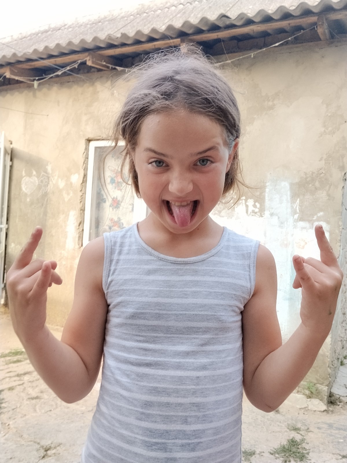 Lazy afternoon in Vulcănești: people, walls, and a resting cat