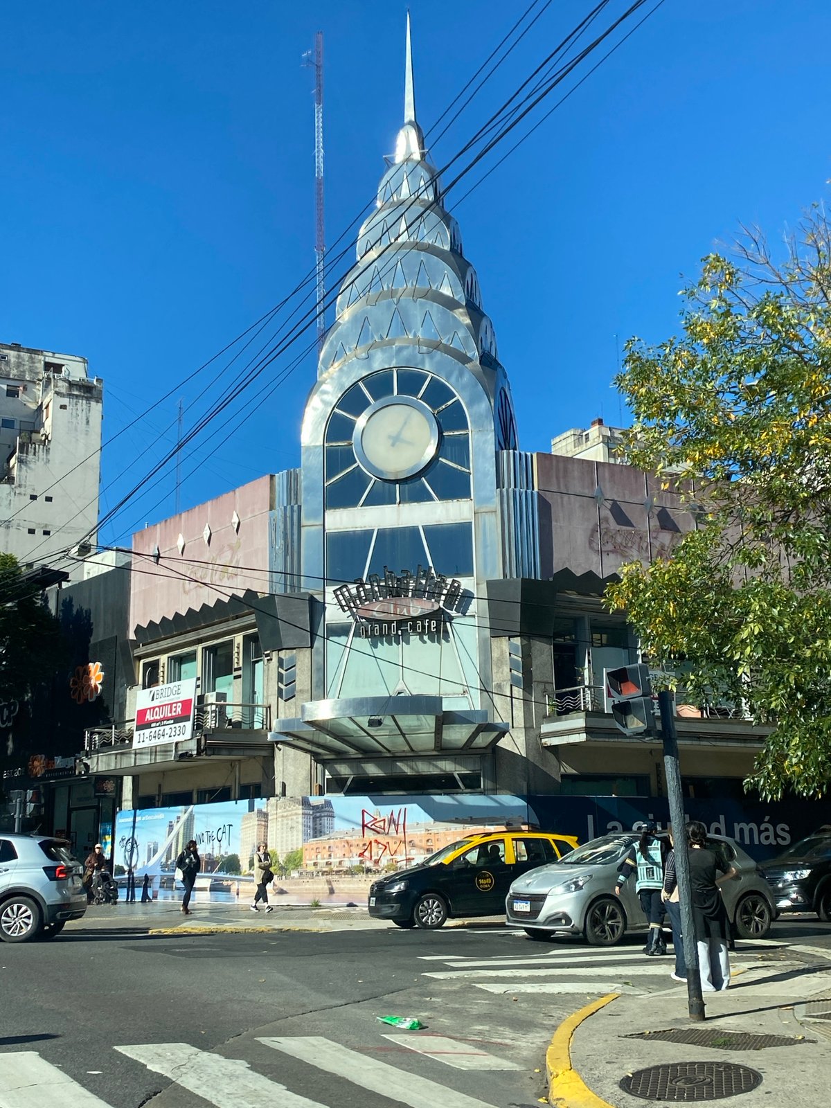 Buenos Aires building displays Chrysler Building-inspired architecture with integrated clock