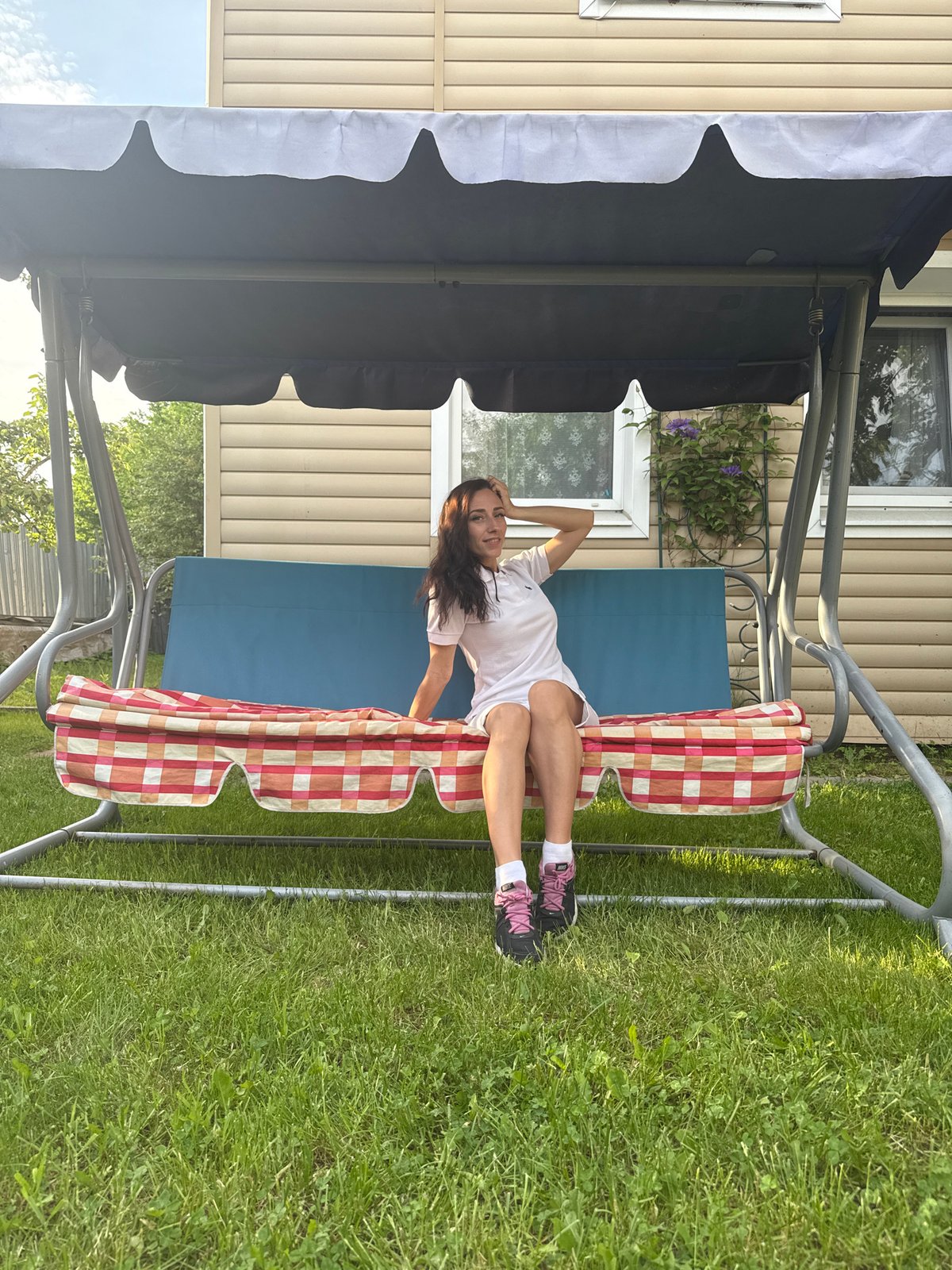 Summer afternoon activities documented across Saint Petersburg residential areas