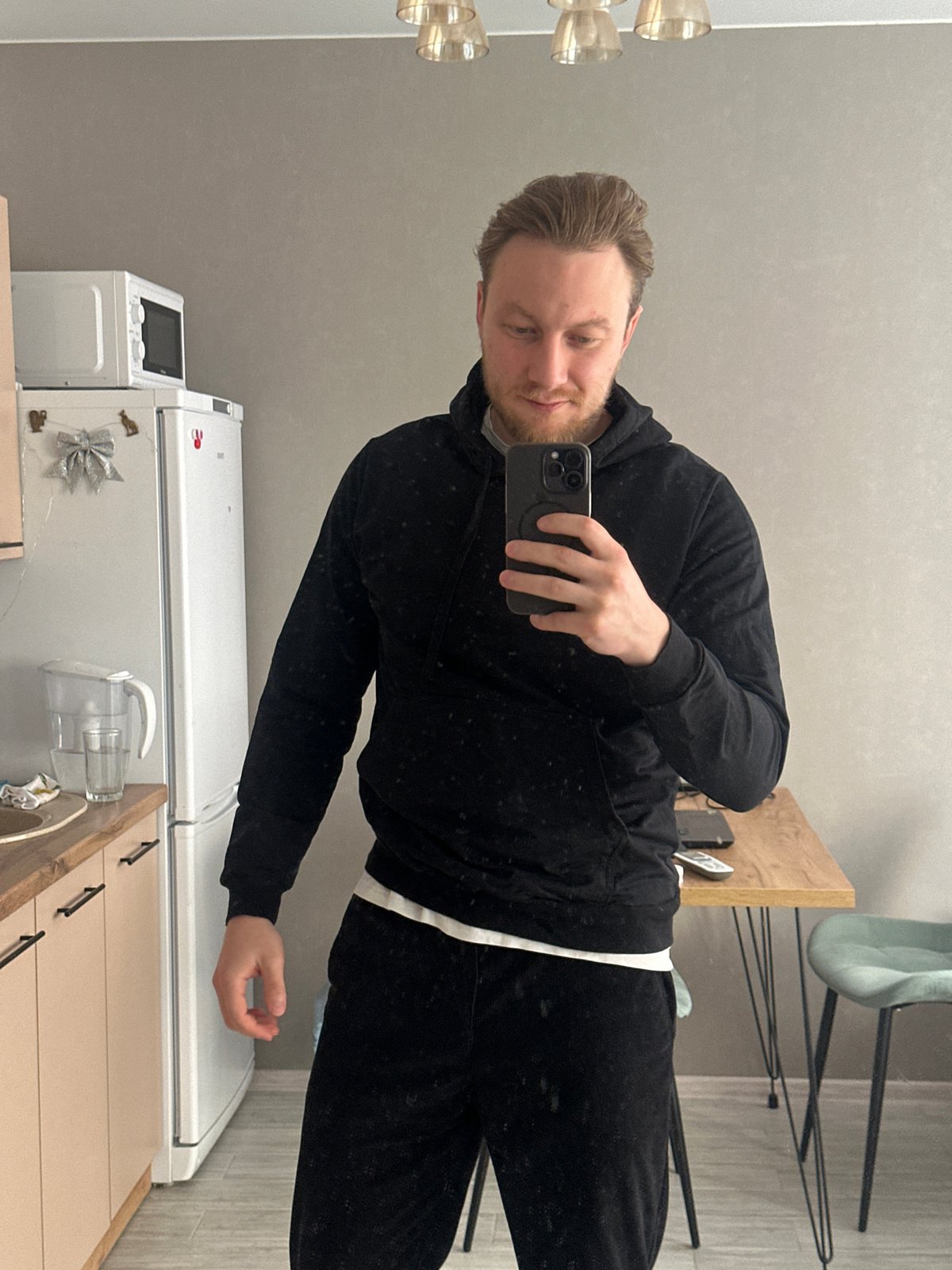 Man documents morning routine with dog in Sochi apartment