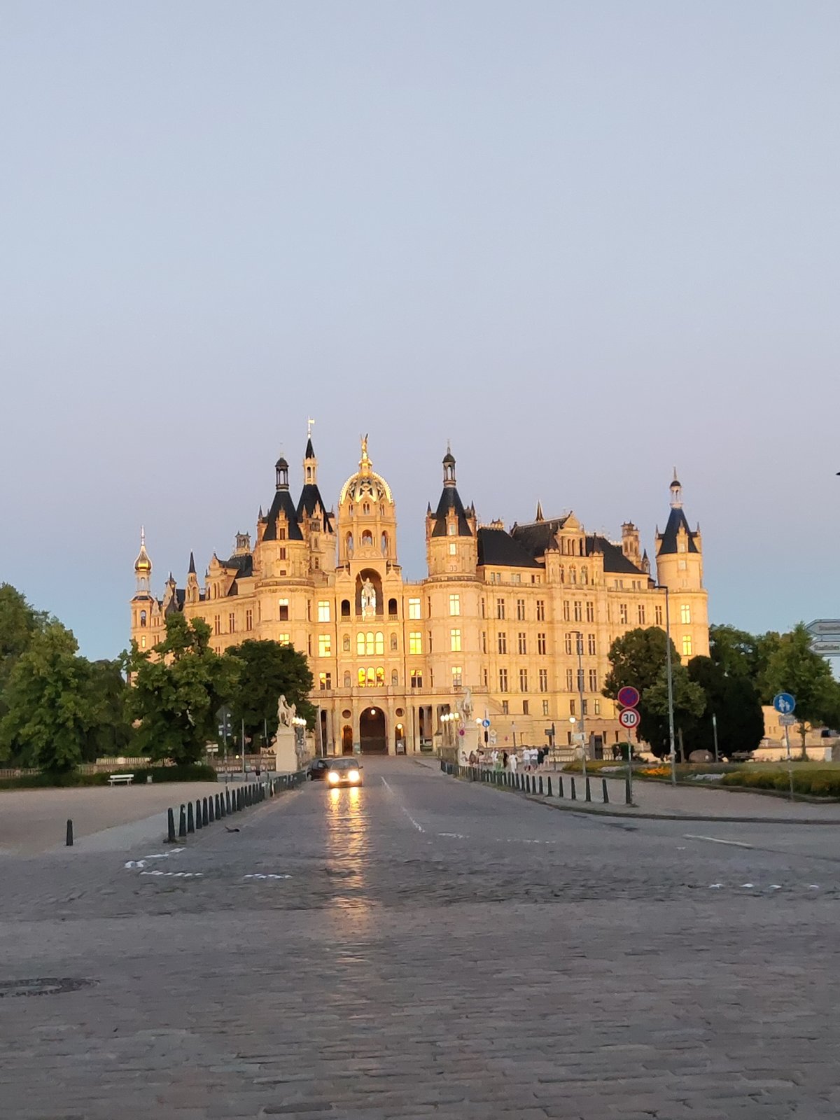 Evening tour of Schwerin's landmarks, castle to cobblestones