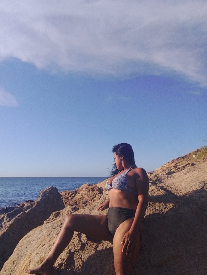 Woman enjoys evening beach photo session in Juan Griego