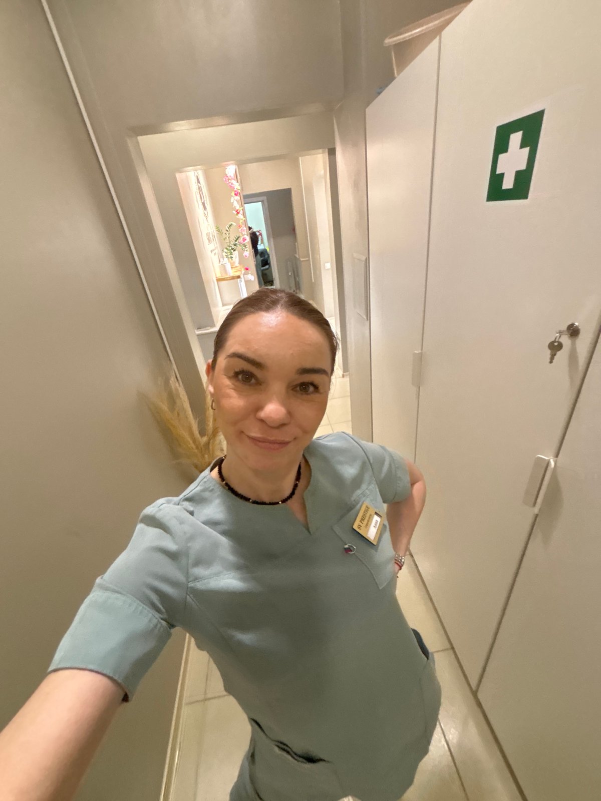 Healthcare worker takes selfie with flowers at Russian medical facility