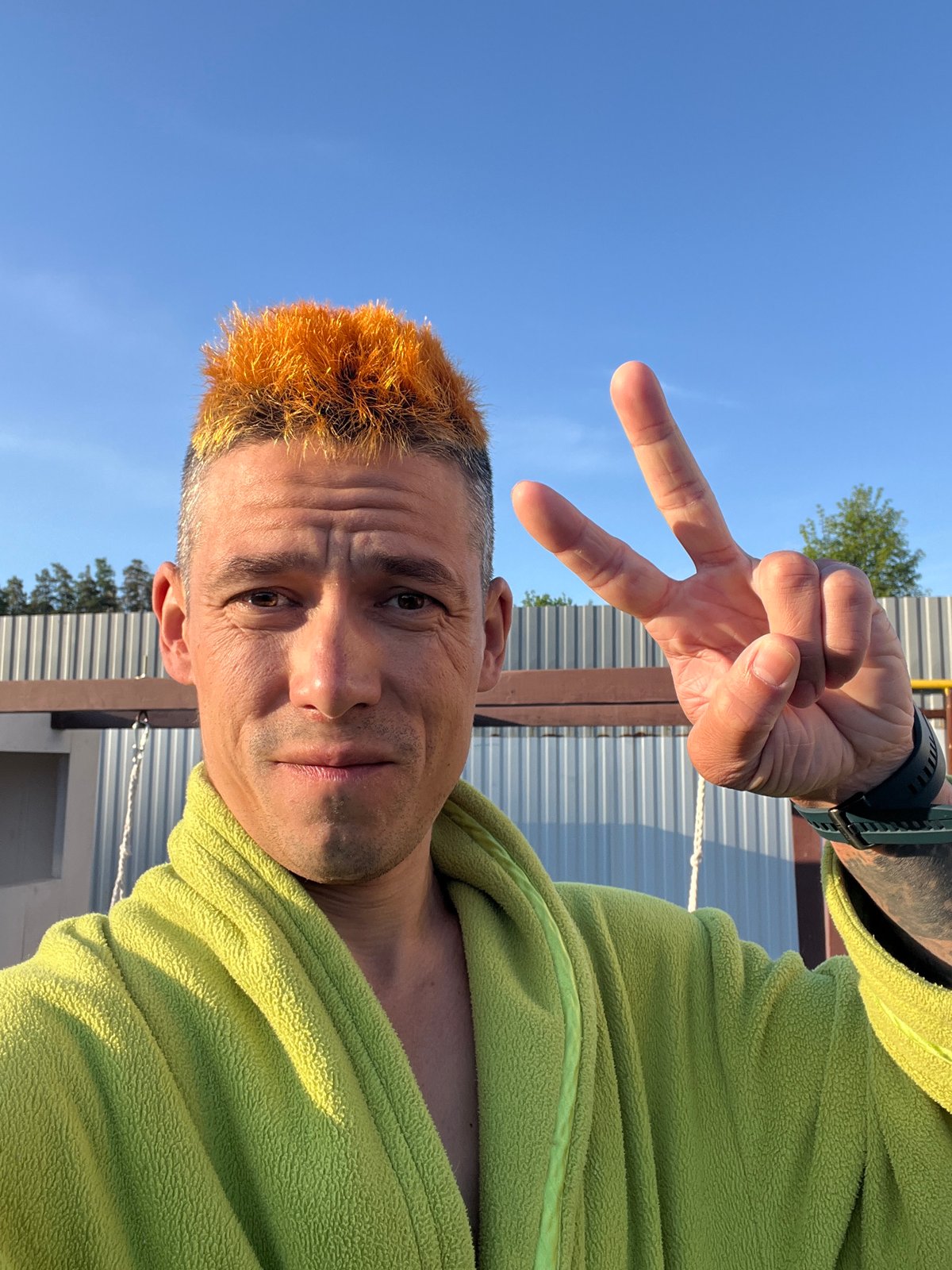 Orange-haired man spotted in Chaikovsky during bright morning hours