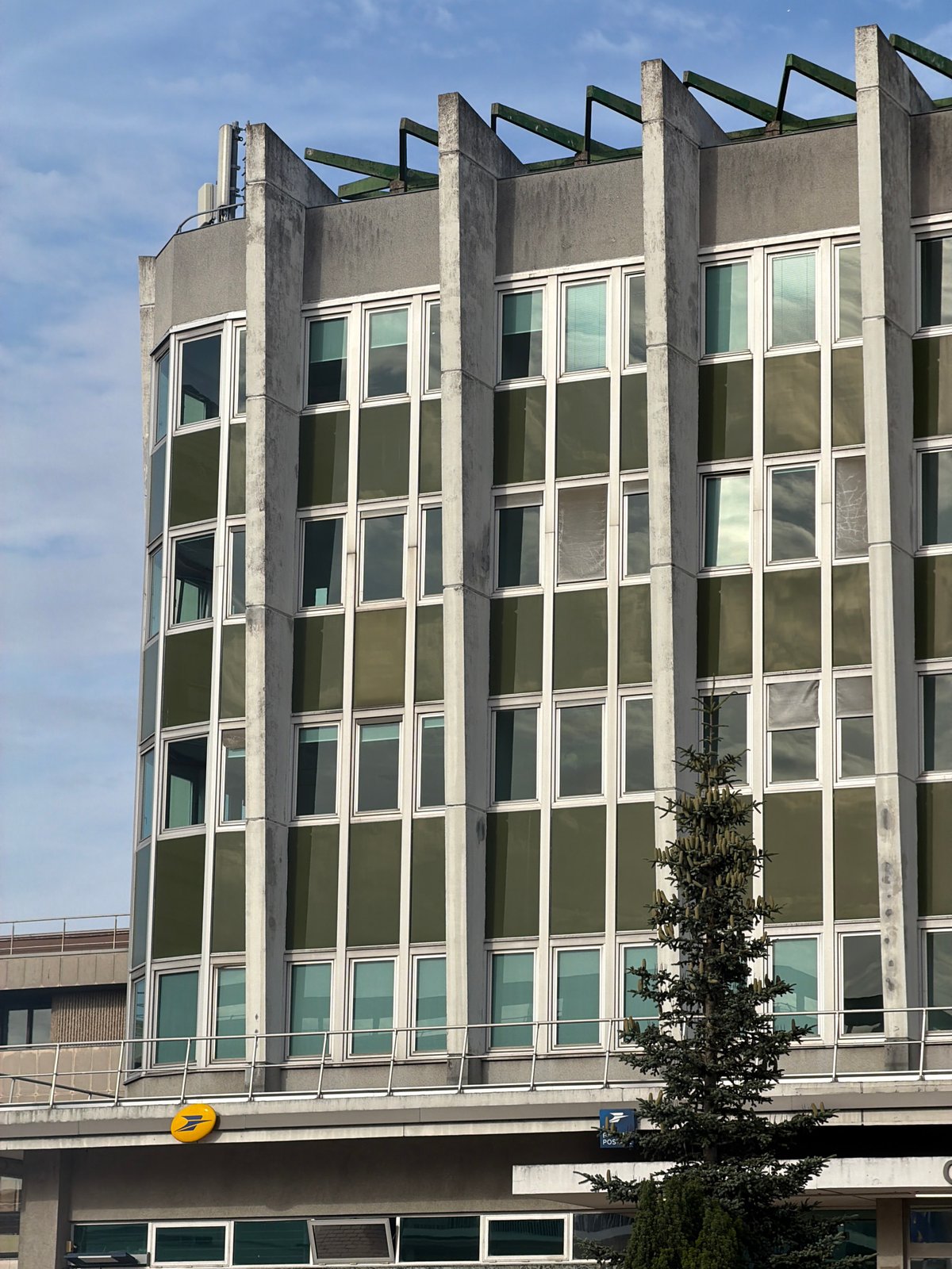 Créteil's civic plaza: brutalist architecture, skaters, and public art