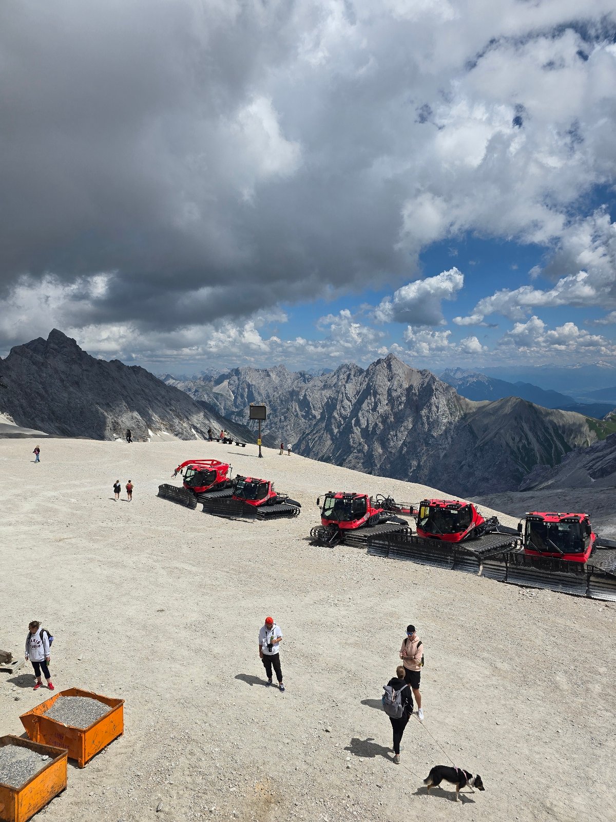 Afternoon crowd gathers at Zugspitze summit plateau