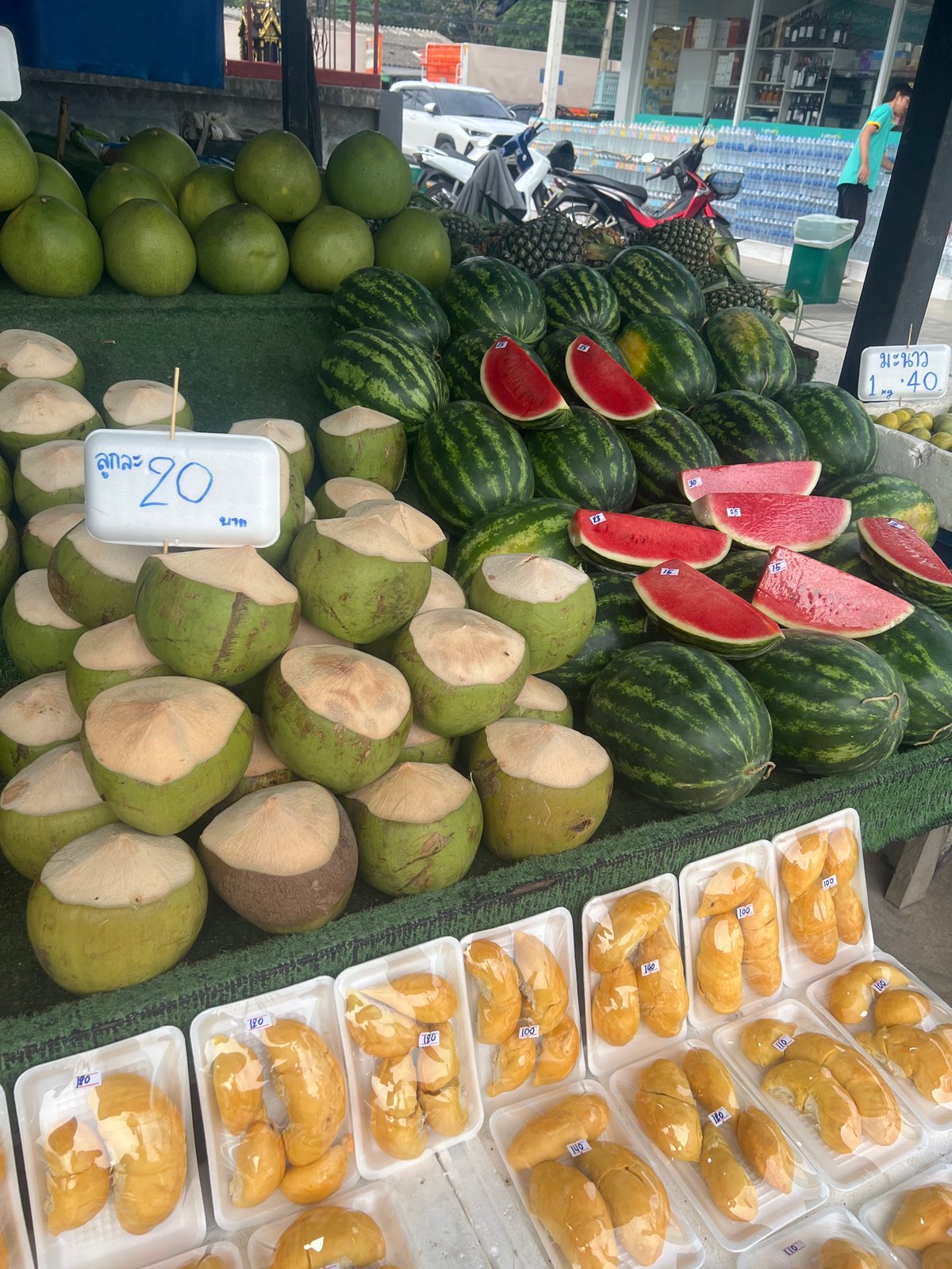 Morning fruit market in full swing on Ko Samui