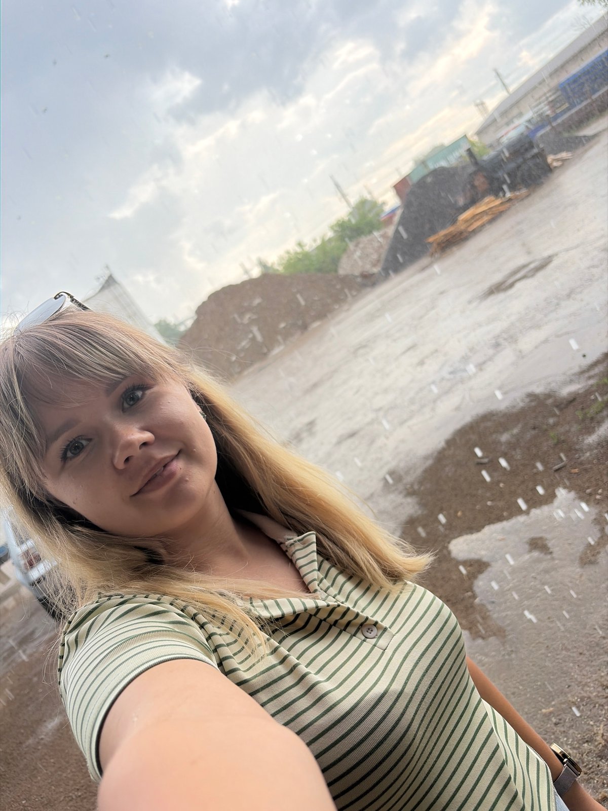 Rainy afternoon selfies in Chaikovsky's industrial district
