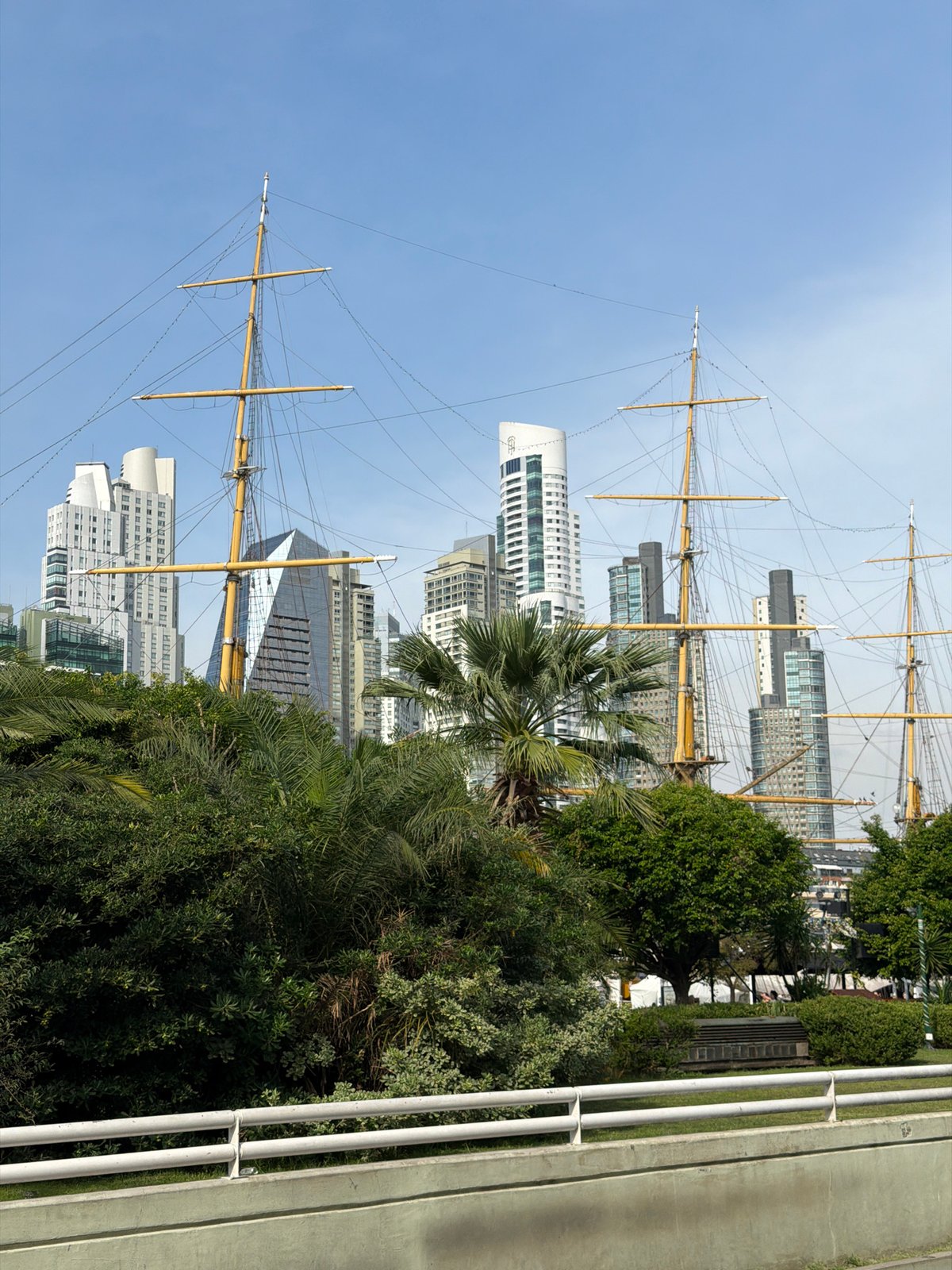 Tourist captures afternoon walkabout through Buenos Aires landmarks
