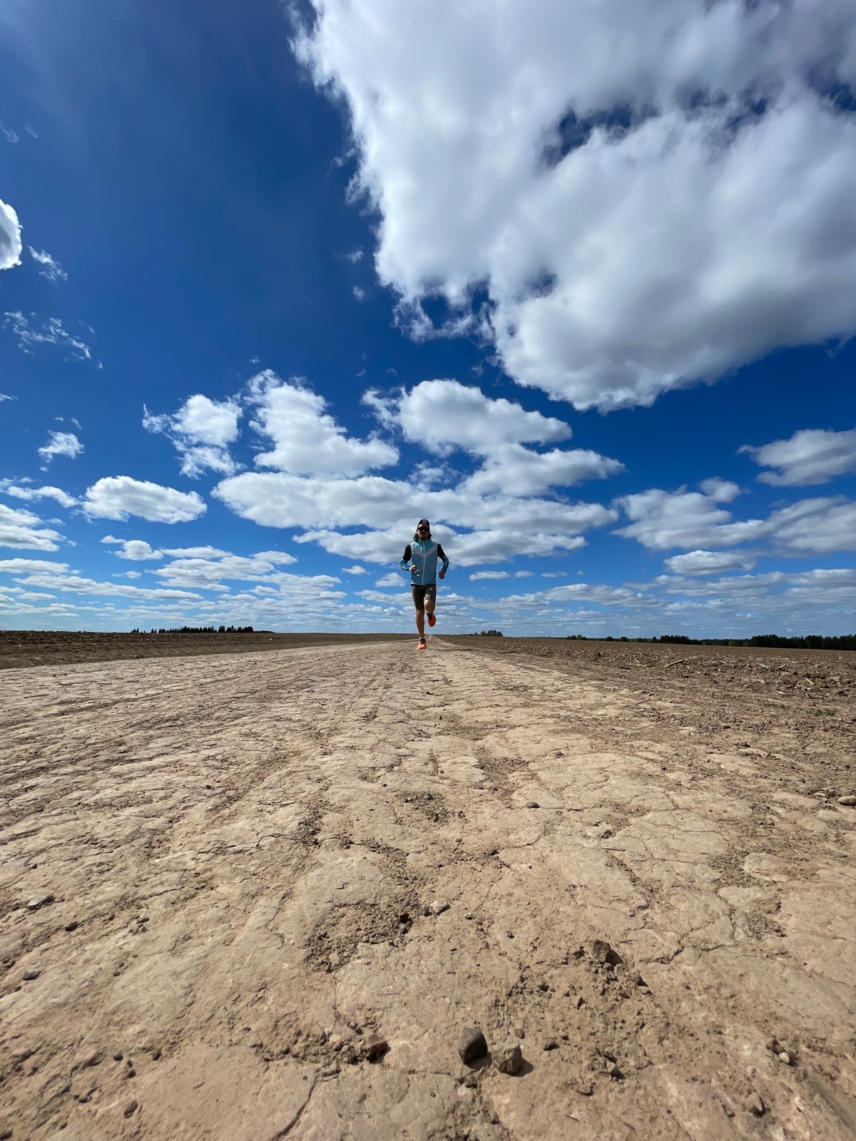 Runner spotted on dirt road in Perevoznoe, Russia