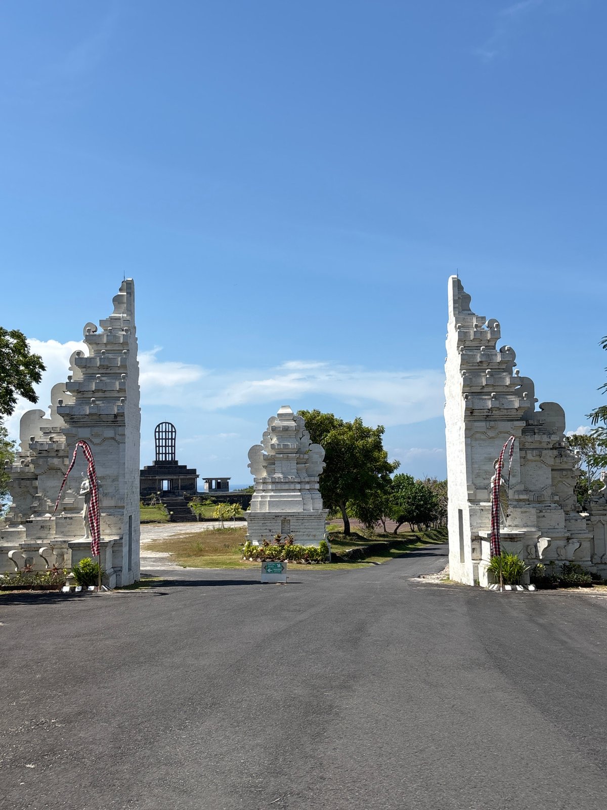 Traditional Balinese gate documented in Kuta Selatan