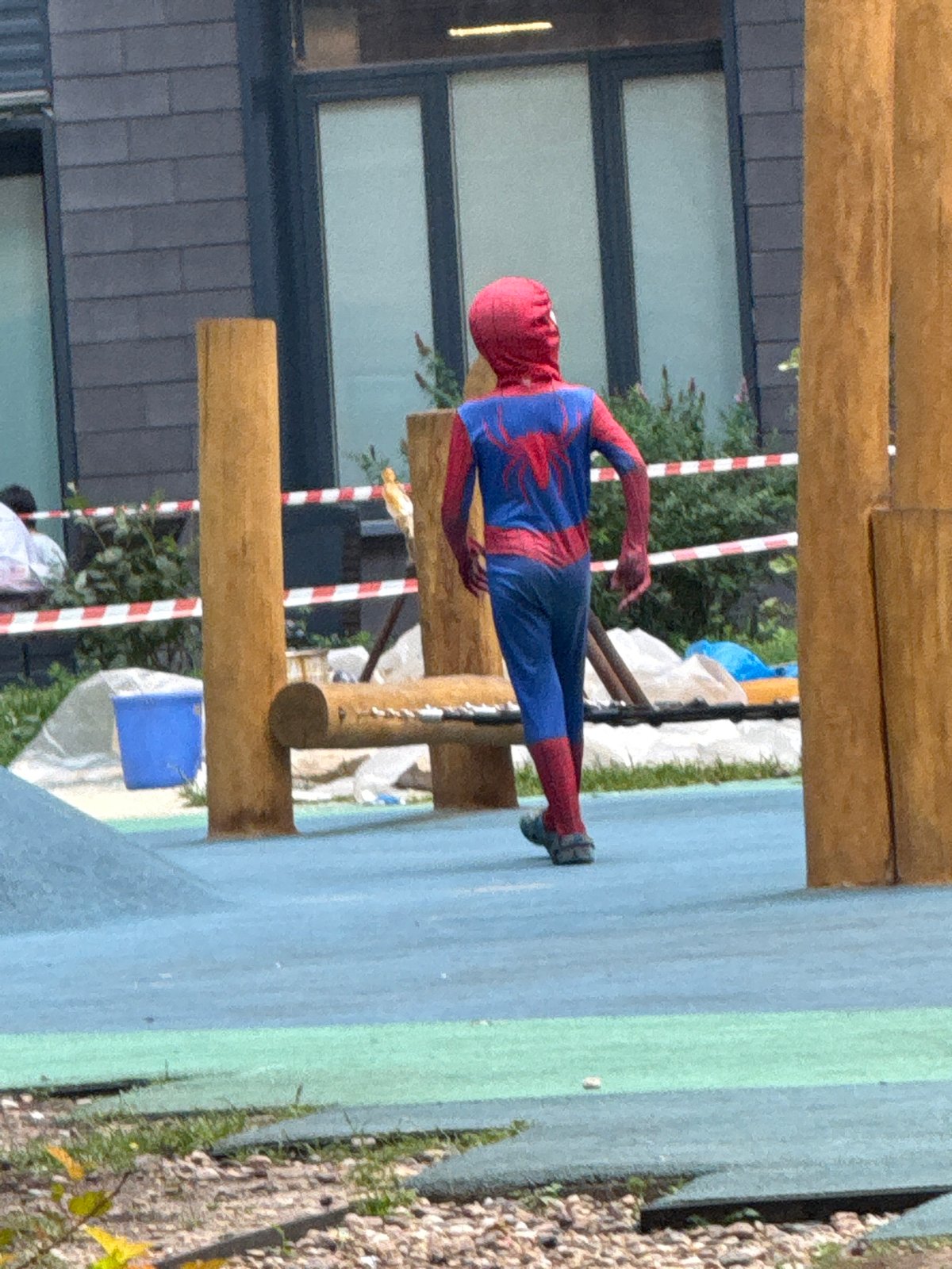 Afternoon in Lyubertsy: playgrounds, elevators, and powdered cookies