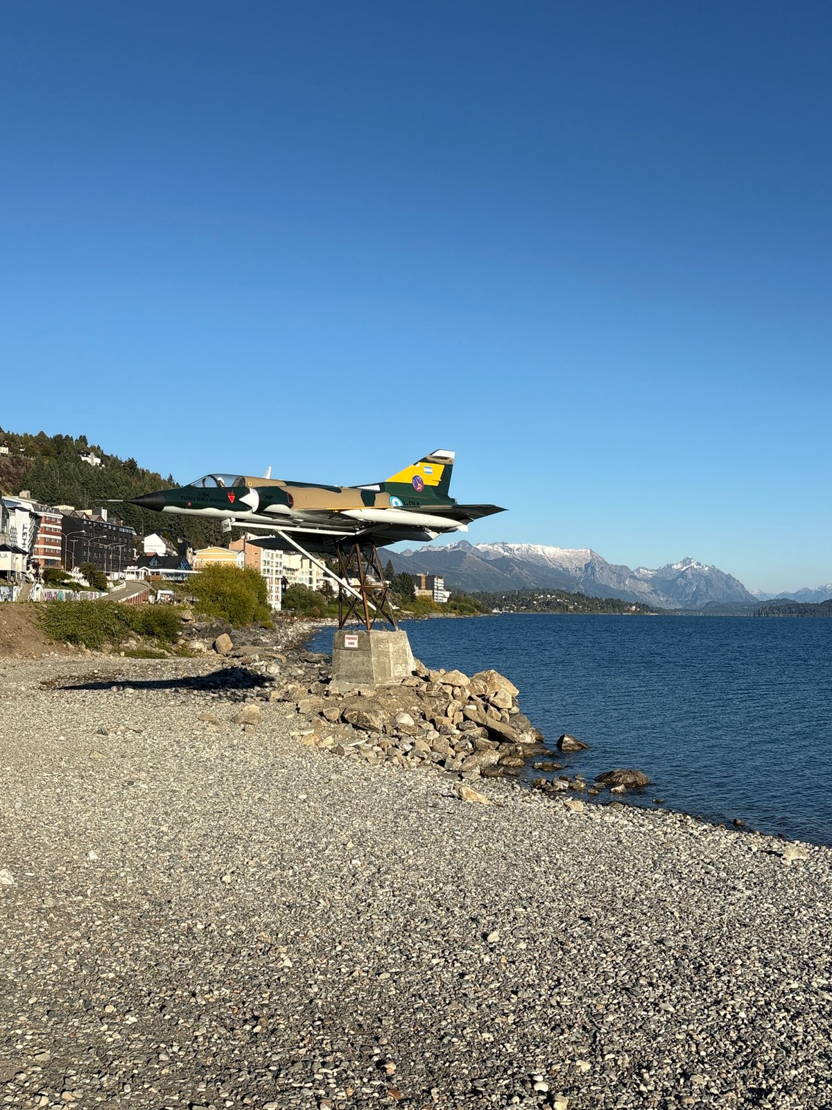 Fighter jet spotted on Lake Nahuel Huapi shore in Bariloche