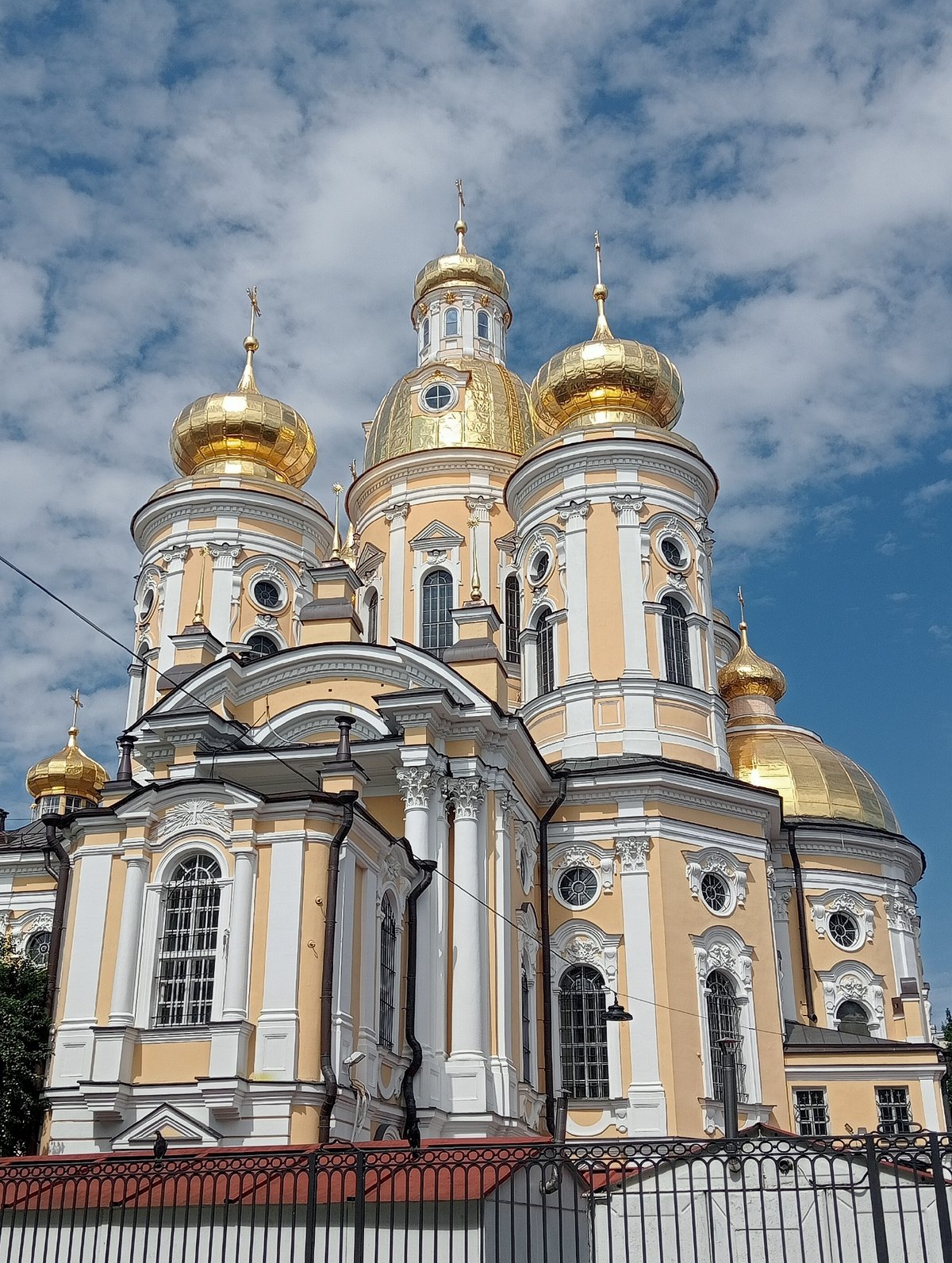 Saint Petersburg landmarks: domes, colonnades, and street detail