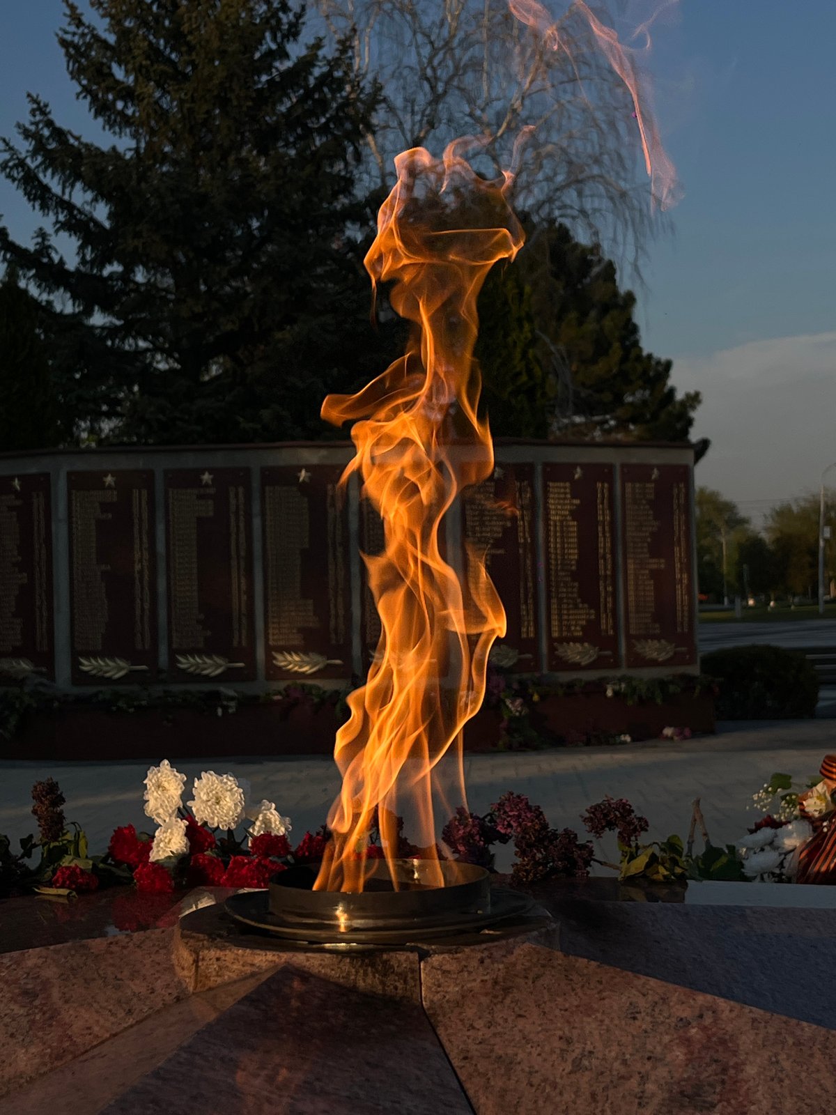 Daily life documented in Novopokrovskaya during Victory Day afternoon