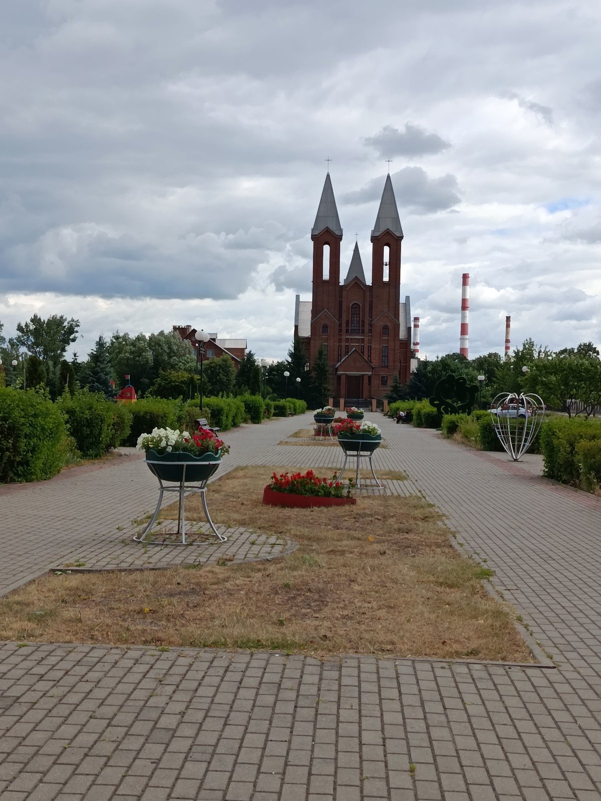 Afternoon on Svietlahorsk's main pedestrian promenade