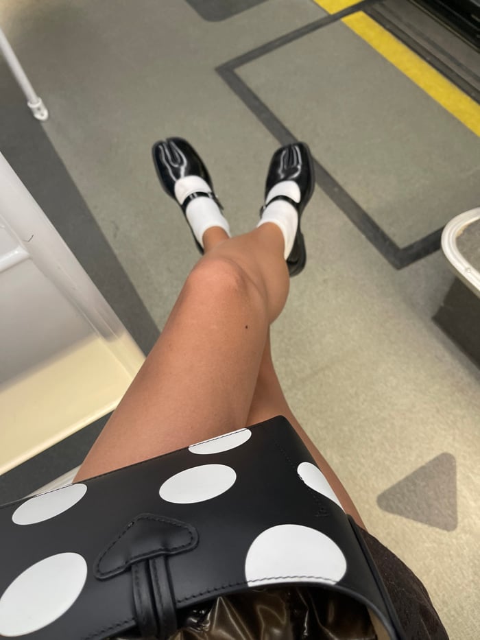 Late-night Paris transit passengers documented by anonymous witness