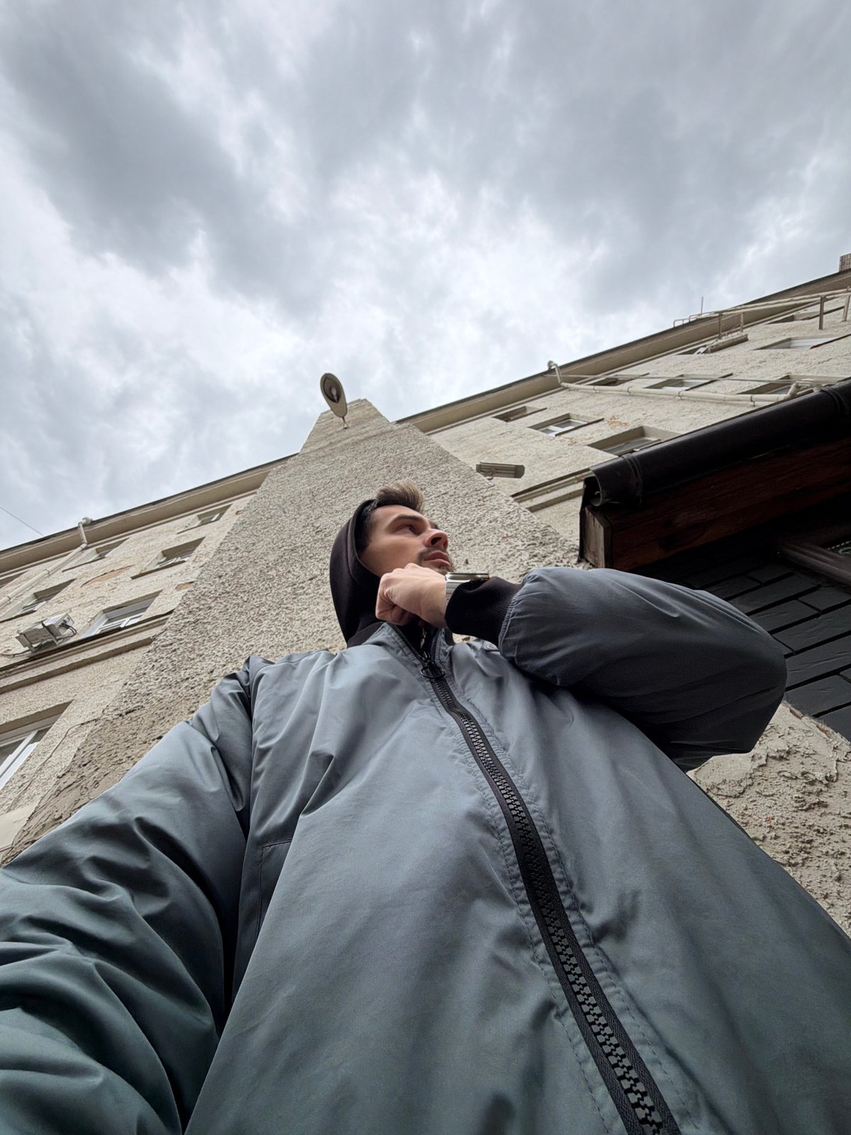 Man observed at multiple Krasnoyarsk locations within minutes