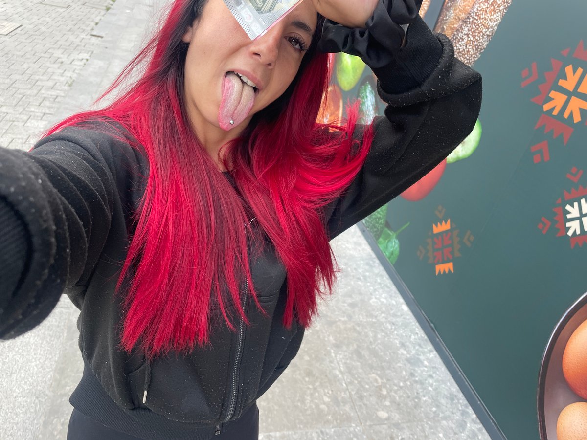 Quick selfie series in Sofia, Euro notes in hand.