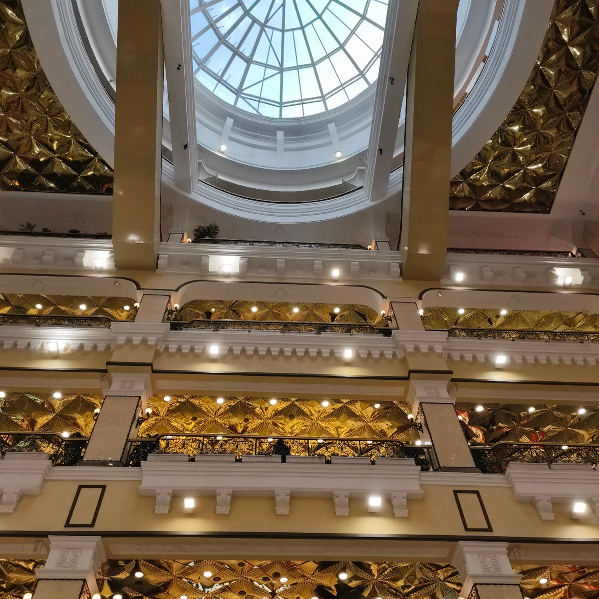 Yekaterinburg city center: monuments, malls, and street art
