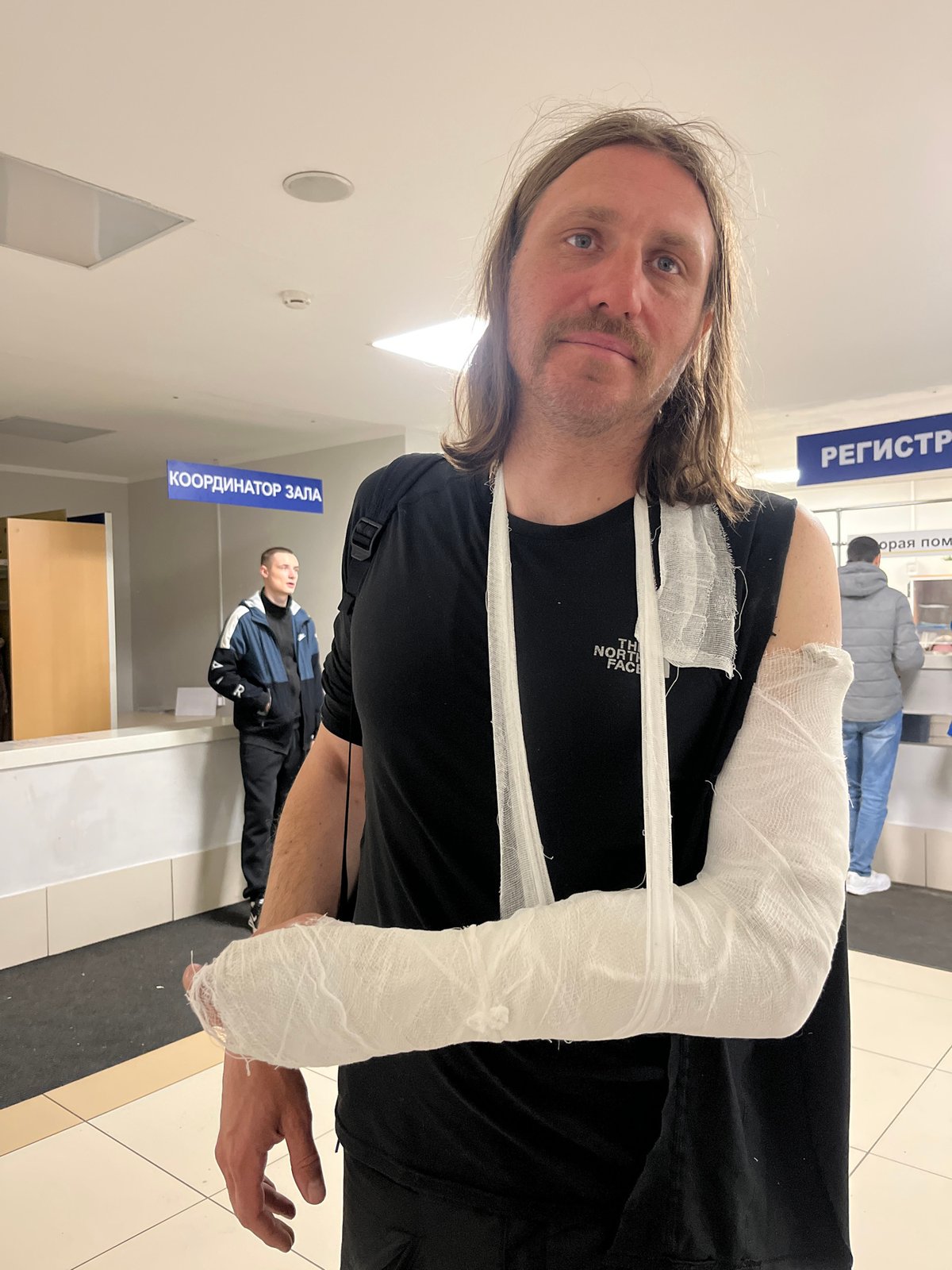 Injured man with bandaged arms spotted in Krasnoyarsk