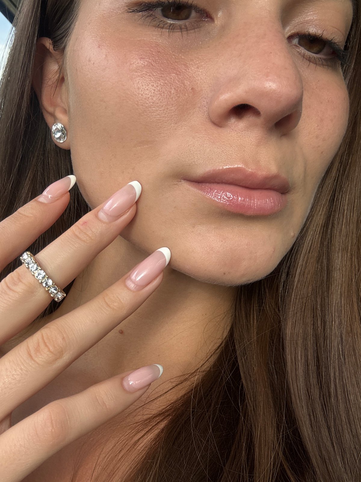 Woman photographed in car with diamond jewelry in Burgas