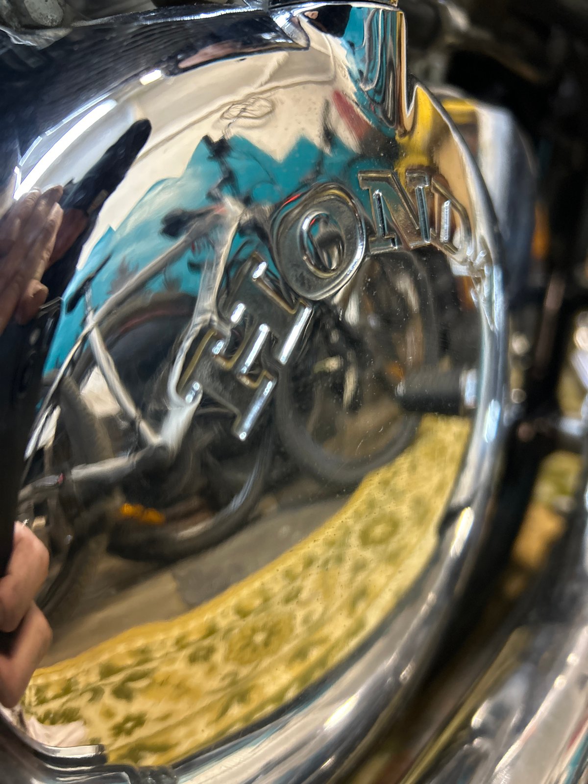 Chrome AVENTOS object photographed in Chaikovsky, Russia