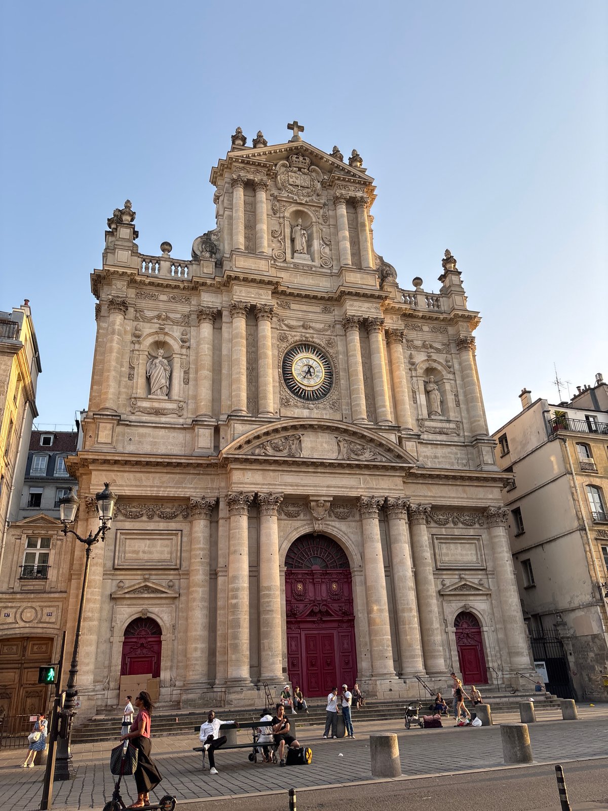 Evening walk through Paris Marais district documented