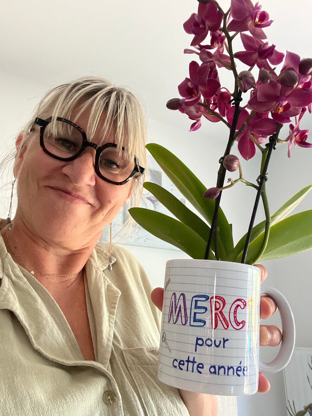 End-of-year thank-you moment with food and flowers in Chambœuf