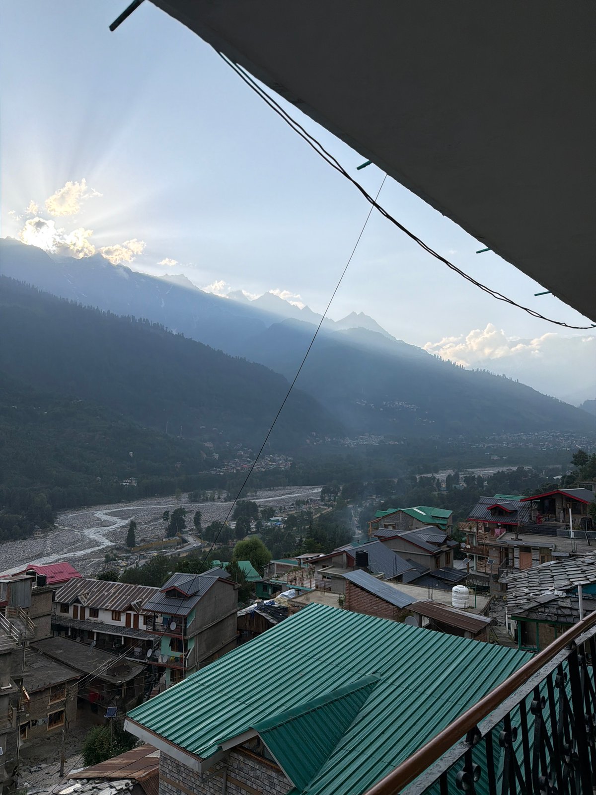 Rooftops, mountains, and street life in Vashisht, Himachal Pradesh
