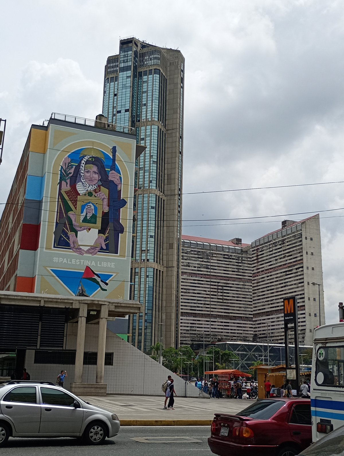Unknown witness documents Caracas landmarks, murals, monuments over 37 minutes