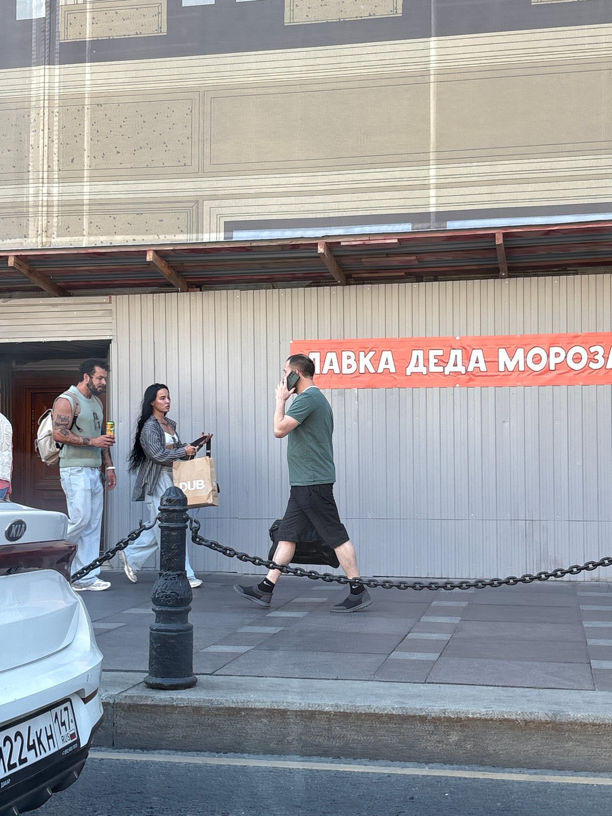 Morning tour through Saint Petersburg's landmarks and busy streets