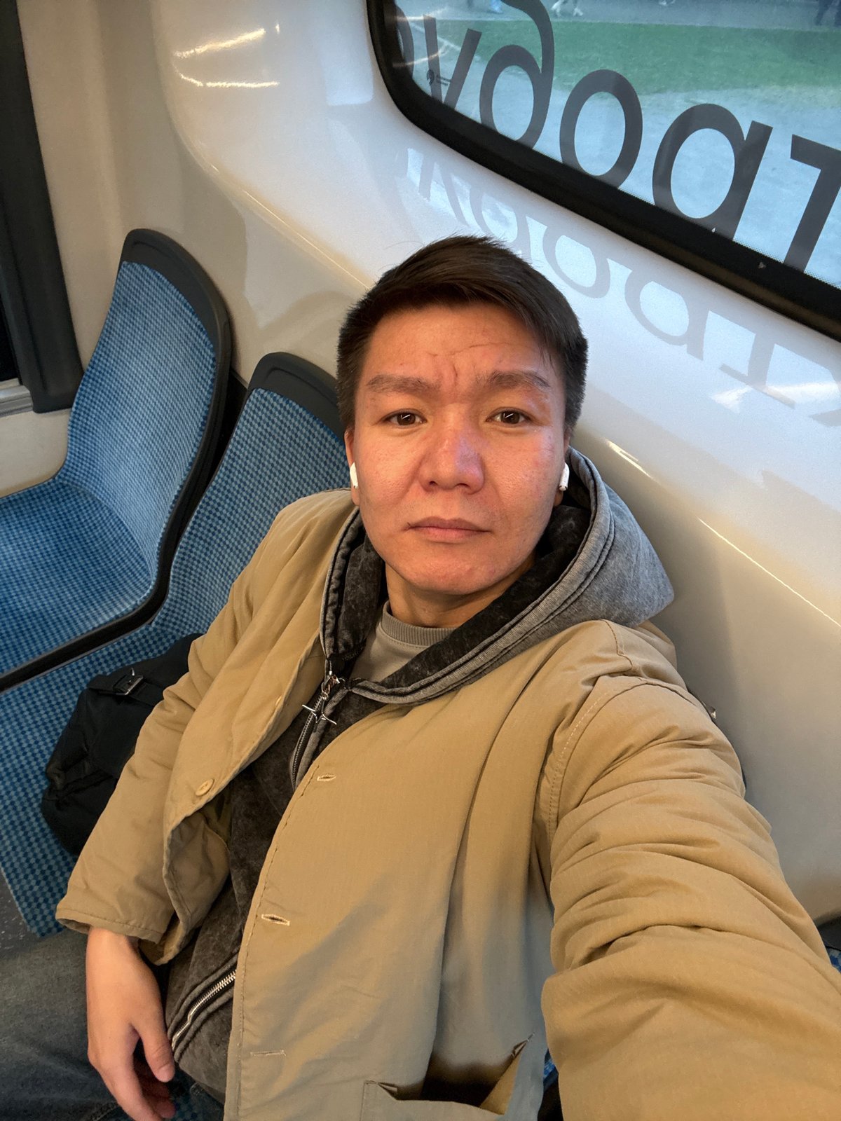 Moscow commuters spotted on train and electrobus during afternoon
