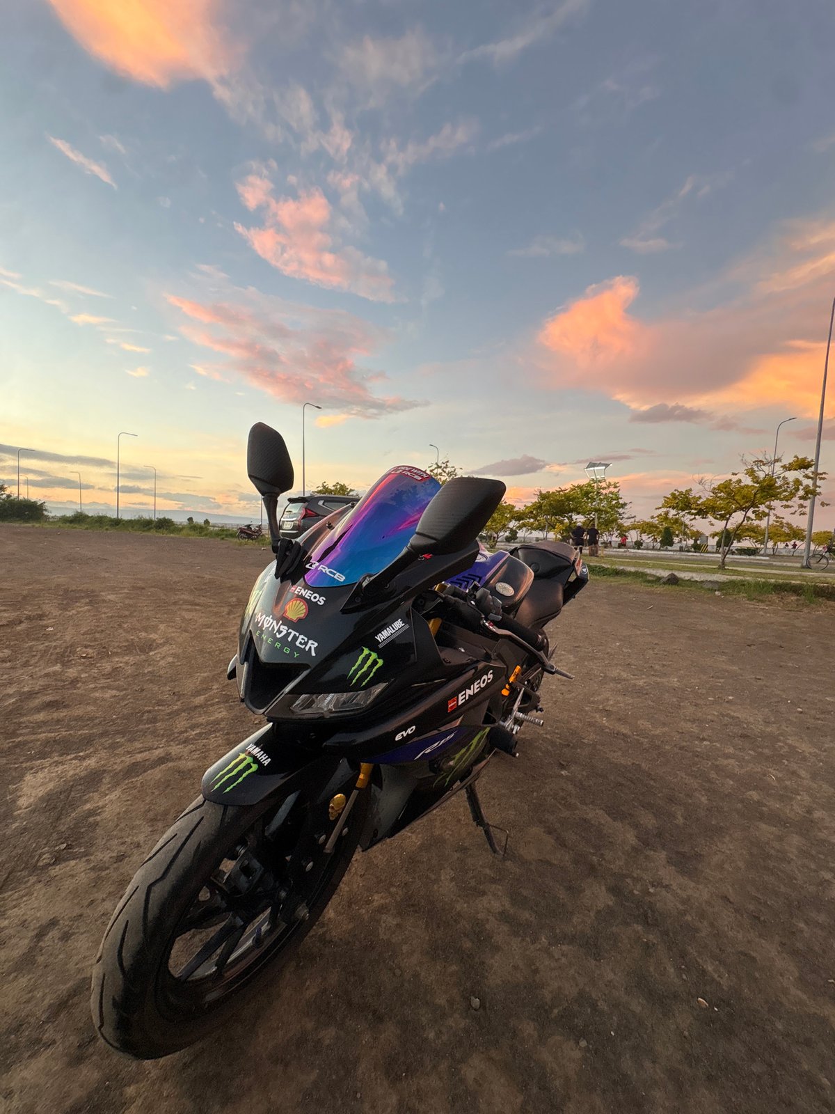 Motorcyclist enjoys sunset ride through Davao City, Philippines