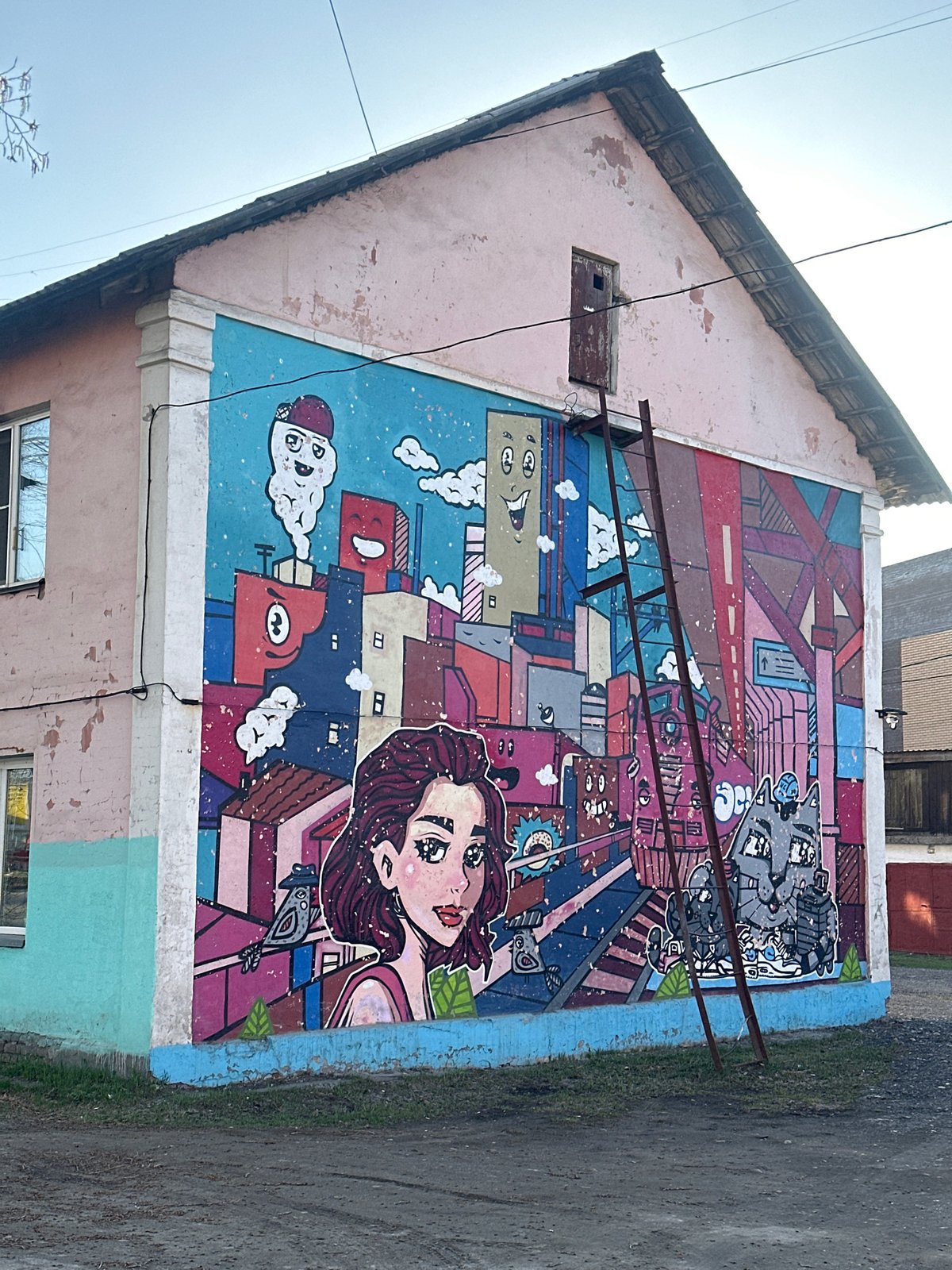 Colorful mural spotted on building in Biysk, Russia
