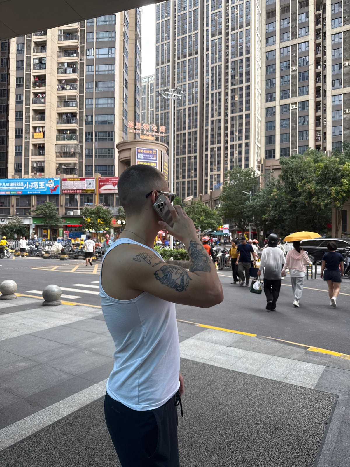 Street life captured in Haizhu District commercial area
